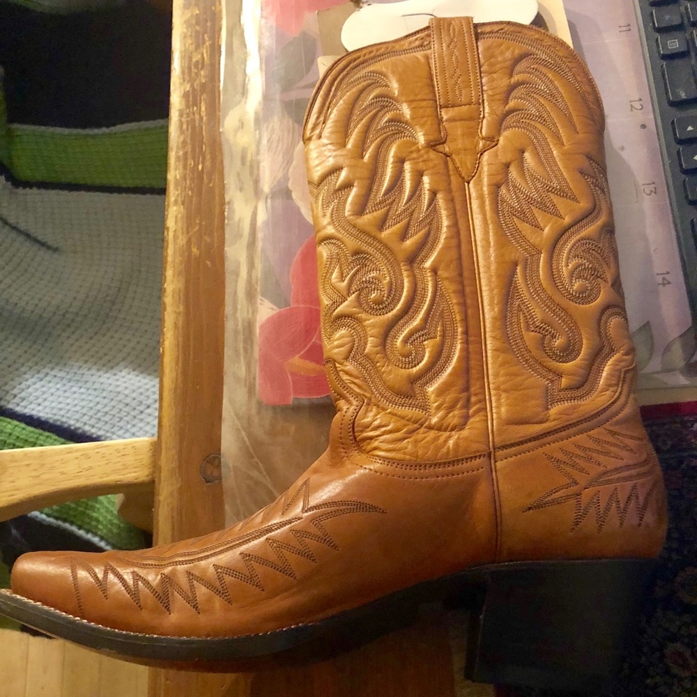 Cowboy boots, Leather